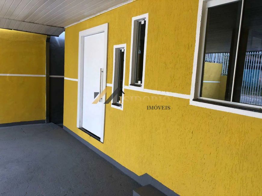 CASA EM COLOMBO! 03 QUARTOS, EDÍCULA, GARAGEM