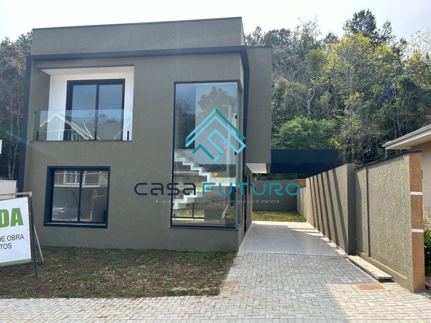 Sobrado para venda possui 123 metros quadrados com 3 quartos em Campo Pequeno - Colombo - PR