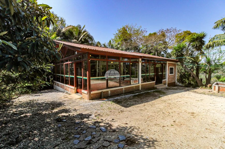 Chacara com casa de caseiro e Salão de festas, aceita permuta 100%