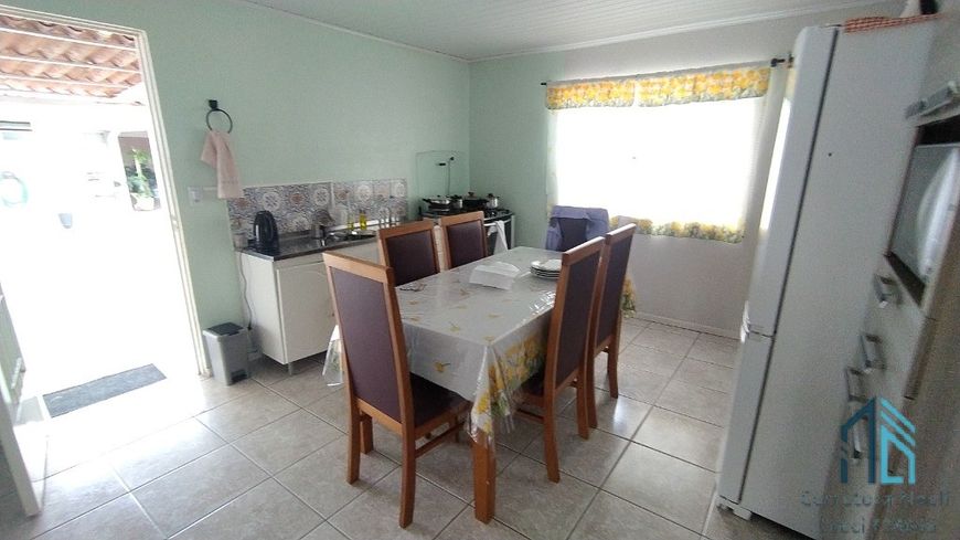 Casa com amplo quintal, a venda 03 quartos em Colombo PR