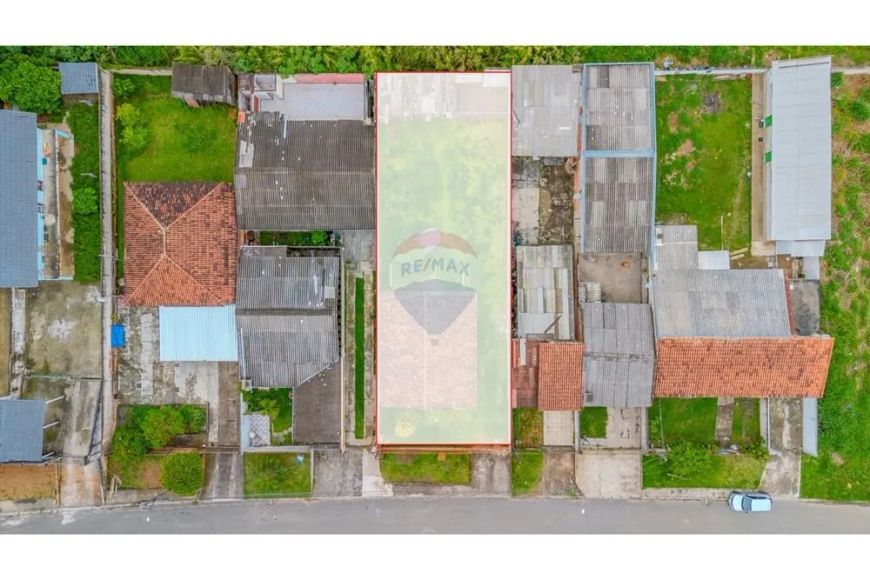Terreno em ótima localização com 408 m² em Colombo