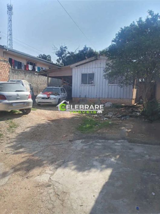 TERRENO EM COLOMBO! 440m², DUAS CASAS, PRÓX. A ESTR. DA RIBEIRA