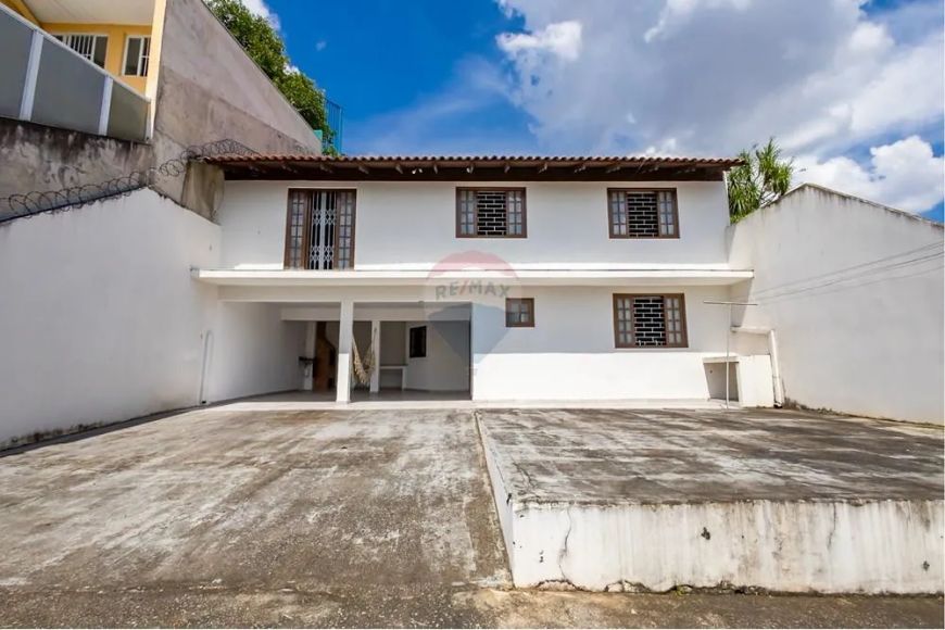 Sobrado em Colombo - Residencial ou Comercial