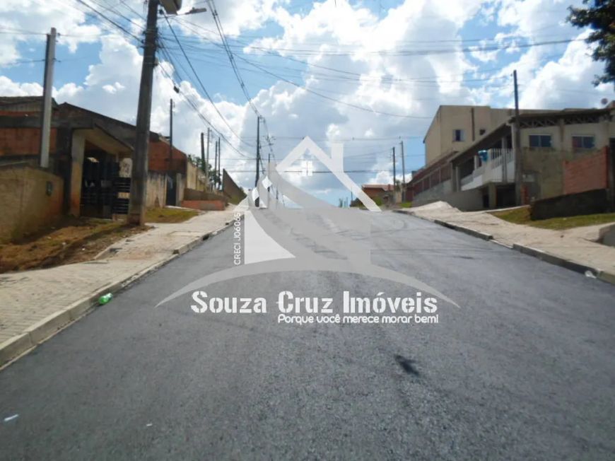 Terreno Medindo 14,00 X 40,00 = 560,00 m²..