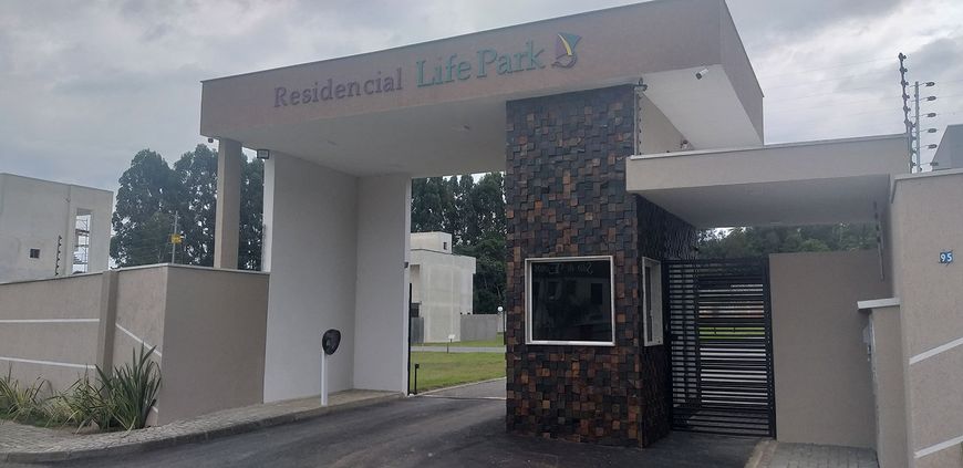 Lote em condomínio fechado para venda, possui 200m² em Campo Pequeno - Colombo - PR
