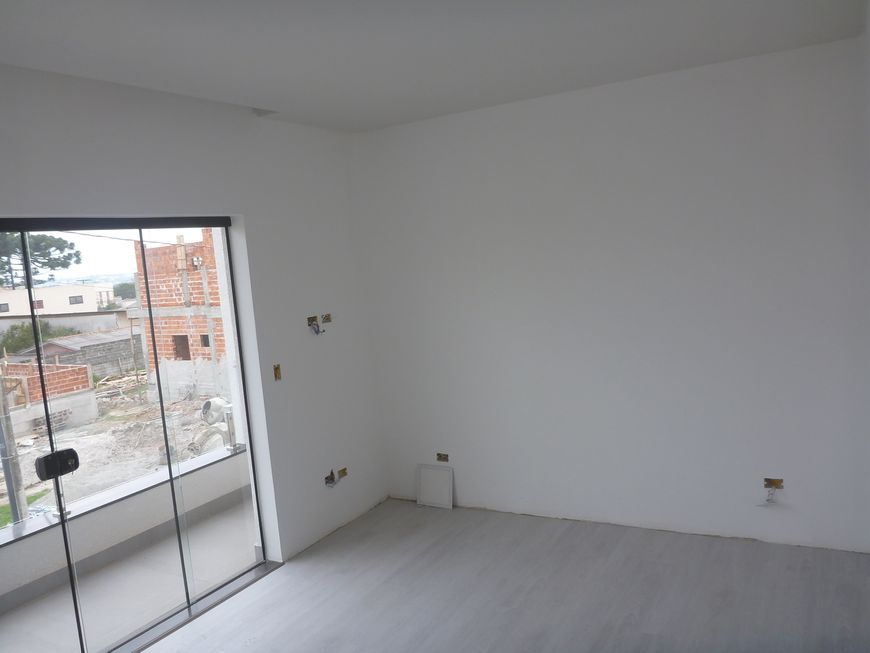 Vende-se casa 294 m² em condomínio com 3 suítes e 2 banheiros no bairro São Gabriel - Colombo - PR
