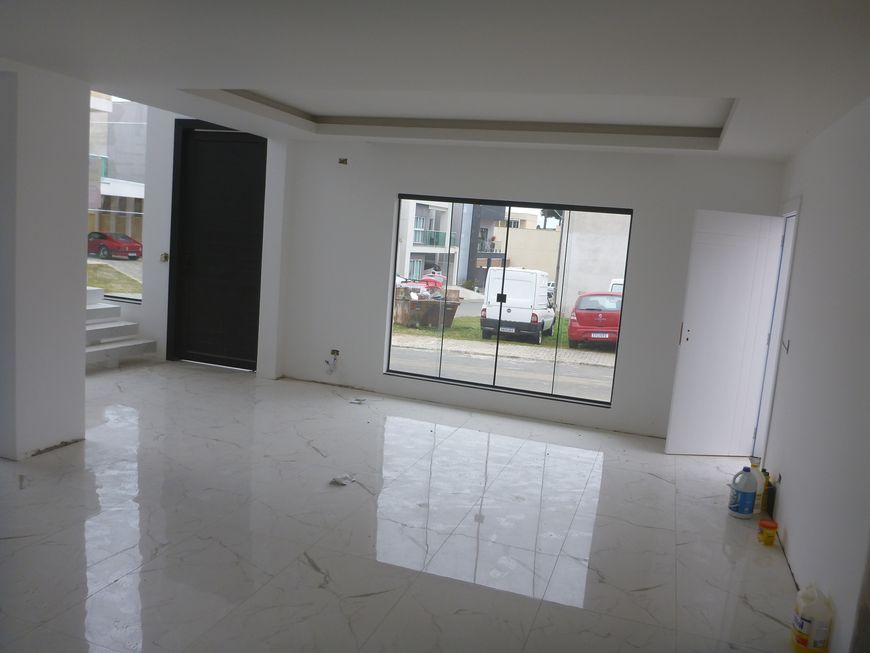 Vende-se casa 294 m² em condomínio com 3 suítes e 2 banheiros no bairro São Gabriel - Colombo - PR