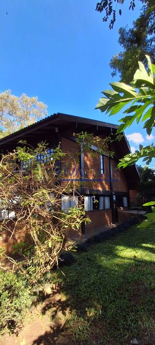 Casa a venda em Colombo com 3 quartos, belíssimo lugar que pode servir como residencia fixa ou como