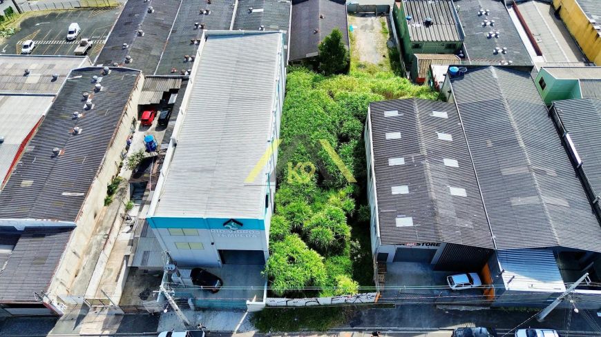 Terreno medindo 480m² (12x40) no Guarani em Colombo