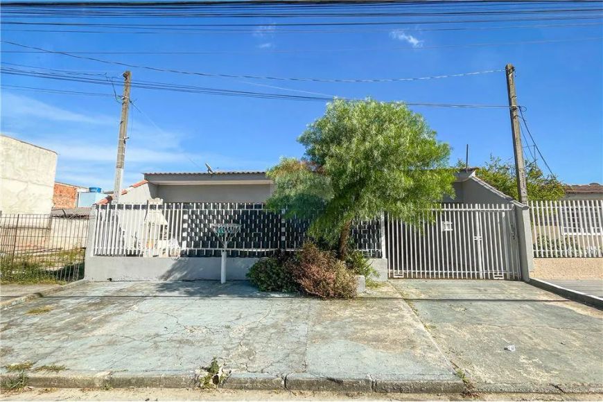 Casa 4 Quartos vaga para 3 carros - Bairro Maracanã - Colombo