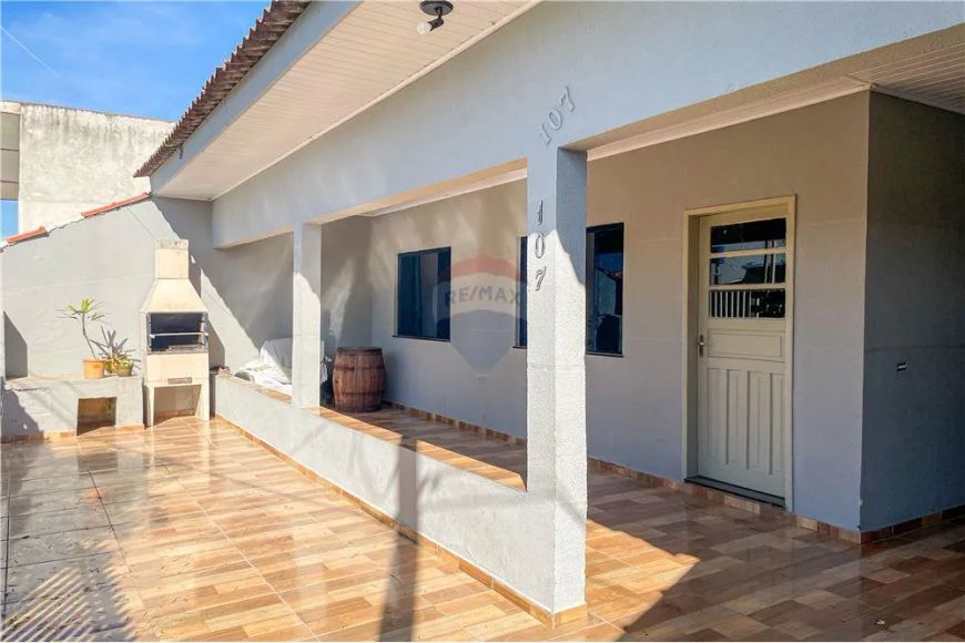 Casa 4 Quartos vaga para 3 carros - Bairro Maracanã - Colombo