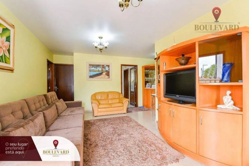 Terrenos na Rodovia da Uva com casa em alvenaria à venda, 22633 m² por R$ 5.659.000 - Embu - Colombo