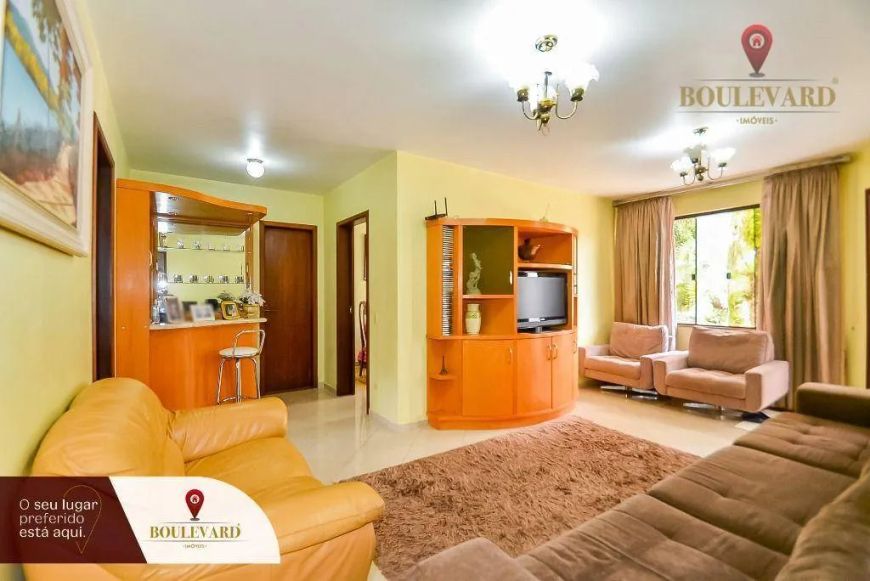 Terrenos na Rodovia da Uva com casa em alvenaria à venda, 22633 m² por R$ 5.659.000 - Embu - Colombo