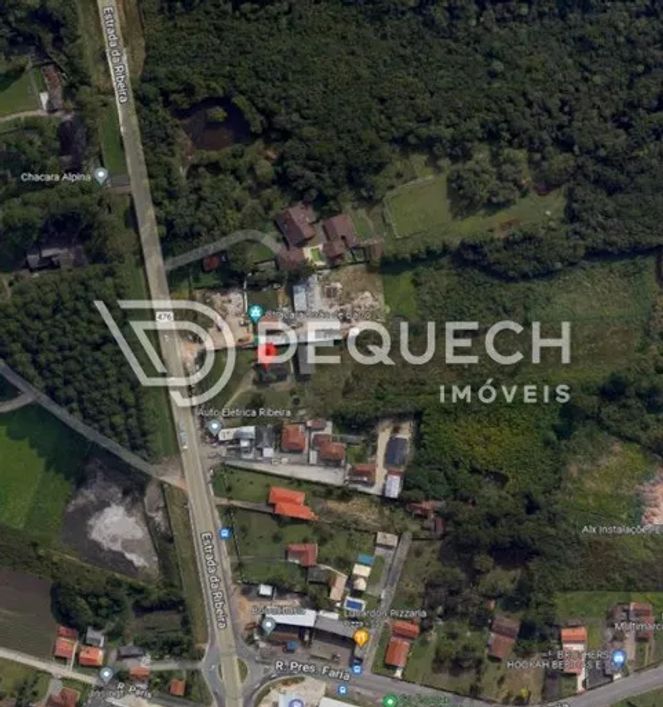 Terreno com àrea total de 13.220,50 m2.