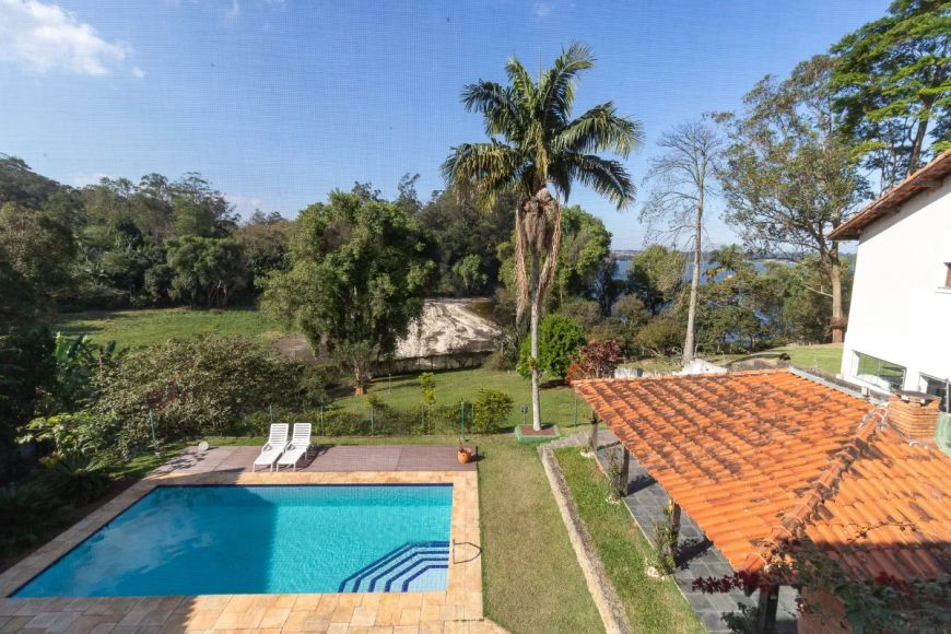 Sobrado para venda com 5 quartos, sendo 3 suítes, 650m²