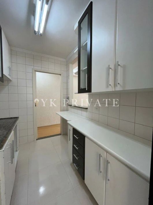 Apartamento 61m²; 2 dormitórios; 1 suíte; 2 banheiros; 2 vagas de garagem..