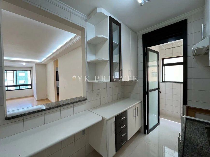 Apartamento 61m²; 2 dormitórios; 1 suíte; 2 banheiros; 2 vagas de garagem..