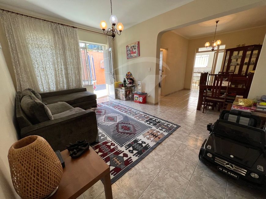 Conservado e amplo sobrado para uso residencial ou comercial próximo ao Metrô Santana.