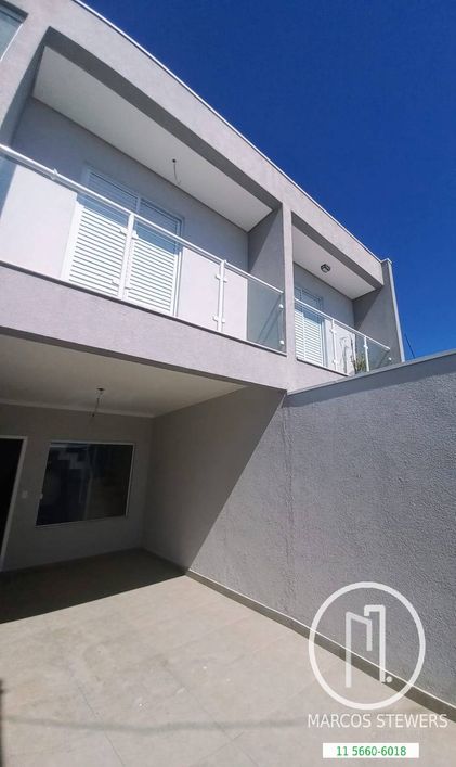 Sobrado Novo com 3 dormitórios, Campo Grande