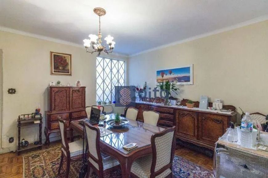 Casa a venda de 318m² em Perdizes. Se você busca um imóvel bem localizado e oferecendo conforto e pr