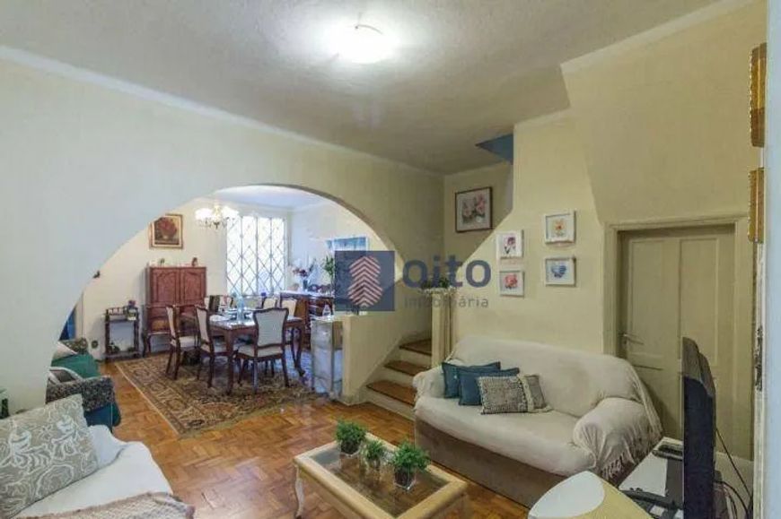 Casa a venda de 318m² em Perdizes. Se você busca um imóvel bem localizado e oferecendo conforto e pr