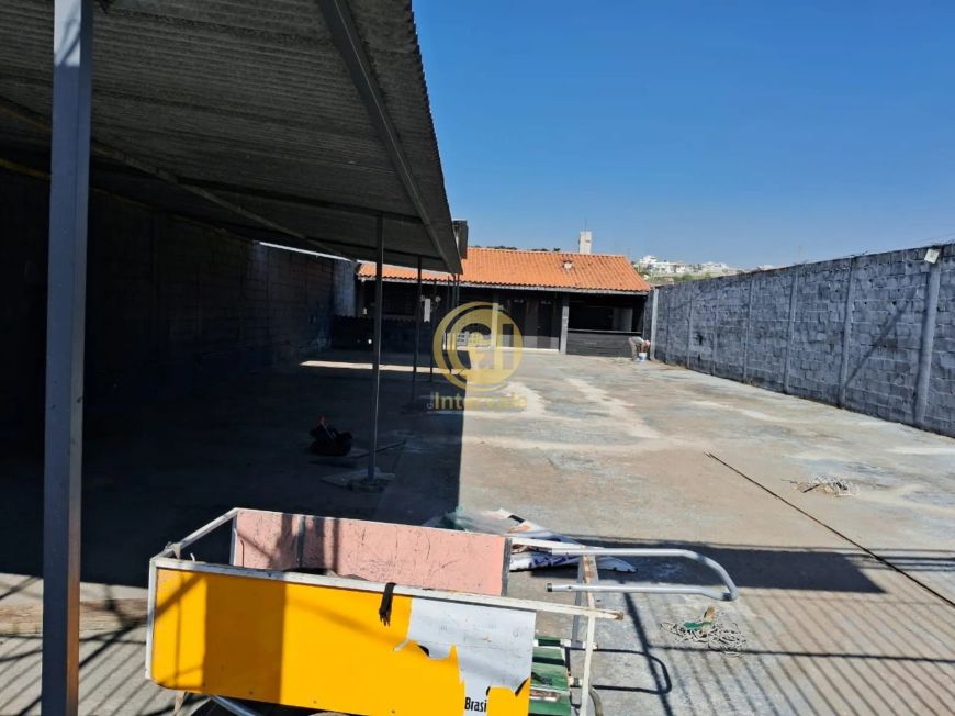 PONTO COMERCIAL COM EDICULA DE 1 DORMITORIO ,1 SALA, COZINHA,NOS FUNDOS, PARA VENDA EM JACAREI-SP