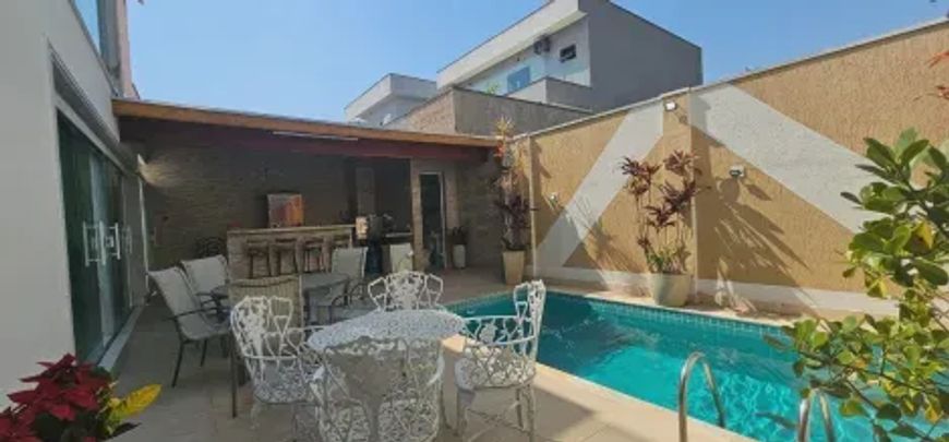 LINDA Casa - Condomínio Residencial Golden Park - Jacareí - 4 dormitórios - 3 Suítes - 300m²