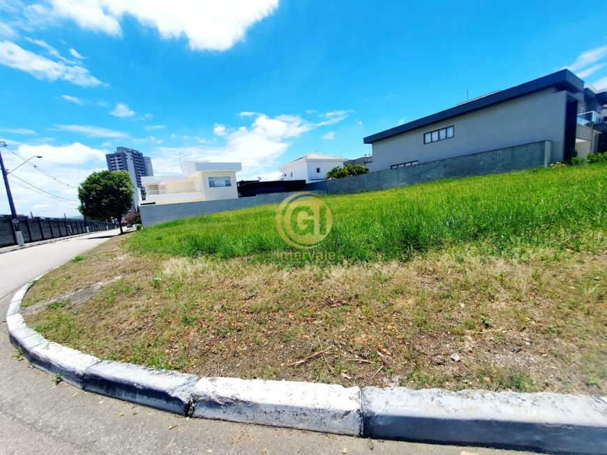 Terreno plano a venda com 372 m2 no Condomínio Sunset Garden em Jacareí/SP