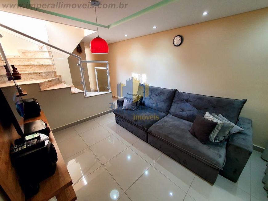 Sobrado de Rua Publica 175 m² AT Cidade Salvador Jacareí SP 2 vagas cobertas