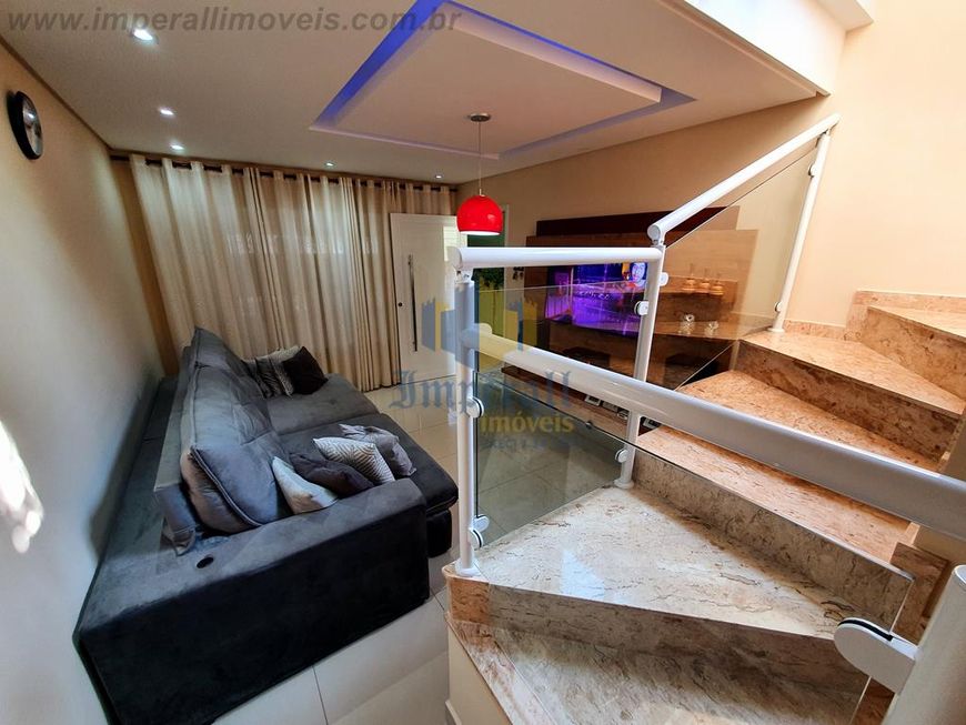 Sobrado de Rua Publica 175 m² AT Cidade Salvador Jacareí SP 2 vagas cobertas