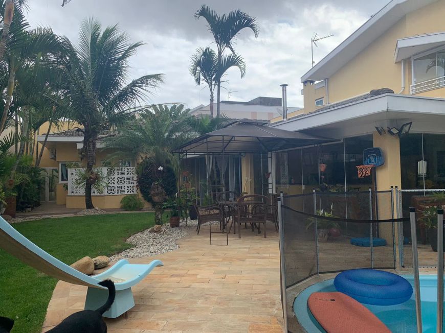 CASA EM CONDOMINIO! SUPER BOM GOSTO!