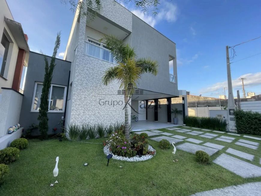 Casa em Condomínio - Jacareí - Condomínio Bosque dos Manacás - 5 Dormitórios - 245m²