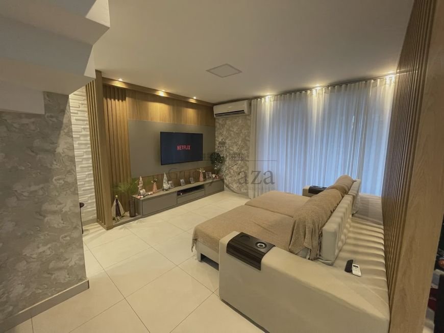 Casa em Jacareí - Condomínio Bosque dos Manacás - 5 Dormitórios - 245m²