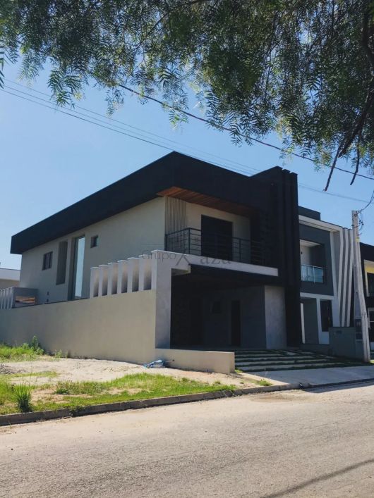 Casa Condominio com 3 quartos 1 suíte - 212 m2 de construção Residencial Manacas Jacarei SP