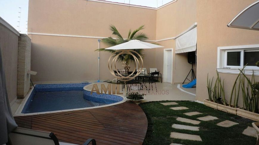Ótima Casa Sobrado no Loteamento Villa Branca - 4 dormitórios sendo 3 suítes / 6 banheiros / 2 vagas