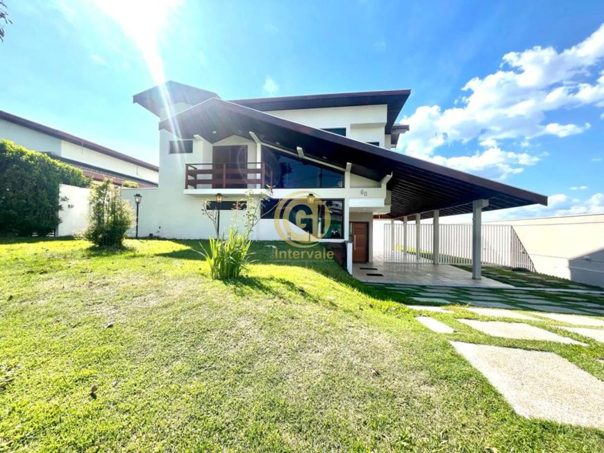 Sobrado com Arquitetura Moderna e Excelente Estrutura no Condomínio Mirante do Vale - Jacareí SP