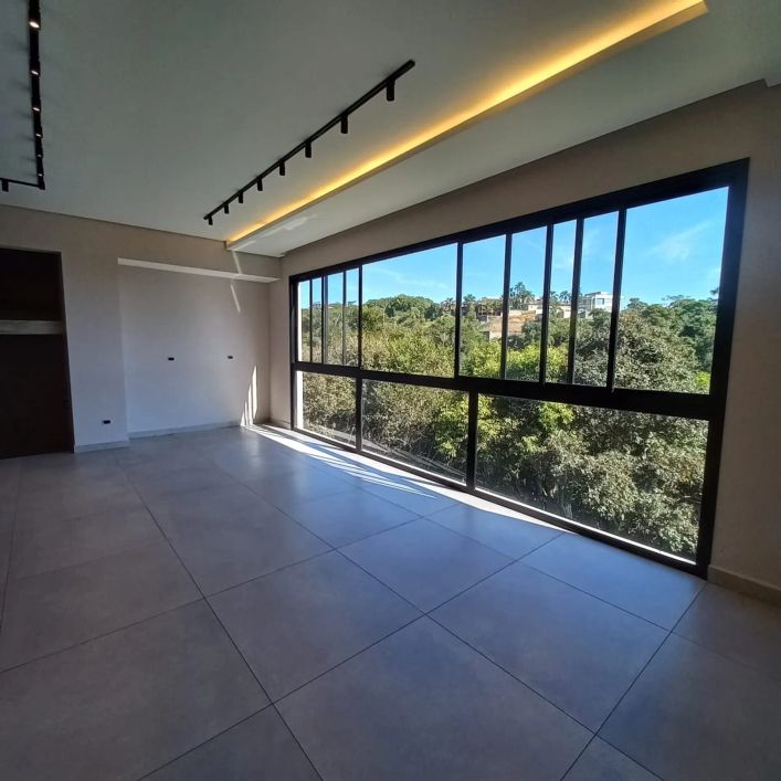 Casa de 350 m² em lote de 1.200 m², com acabamento de luxo, em fase final de construção