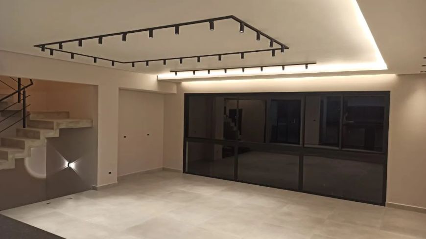 Casa de 350 m² em lote de 1.200 m², com acabamento de luxo, em fase final de construção