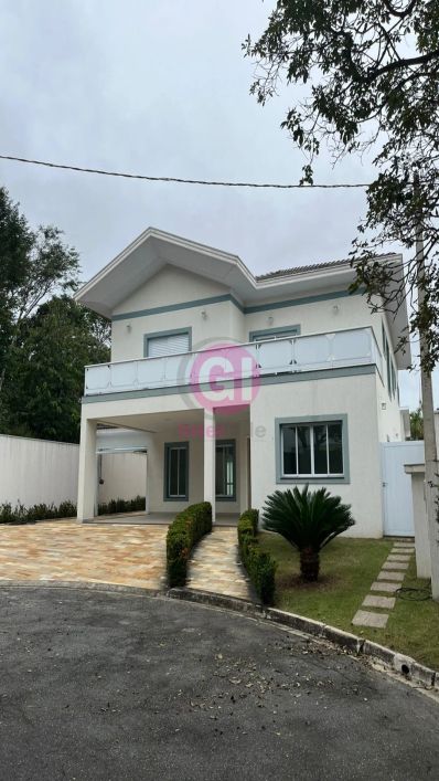CASA A VENDA EM CONDOMÍNIO DE ALTO PADRÃO