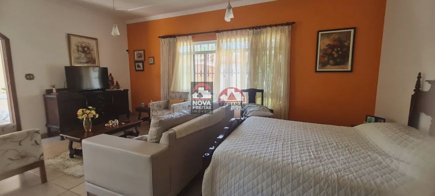 Casa Sobrado Padrão em Jacareí