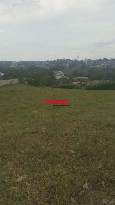Lote de terreno no condomínio Mirante do Vale