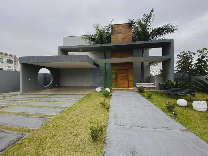Casa de condomínio sobrado para venda tem 650 metros quadrados com 5 quartos