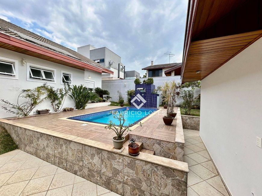 Casa de alto padão com 3 suítes master, localizada no condomínio Villas de santana em Jacareí - SP