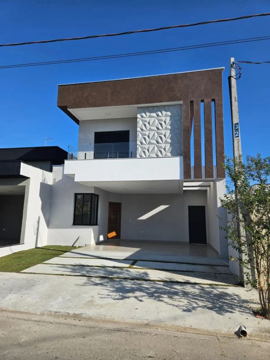 Sobrado para venda possui 175 metros quadrados com 3 quartos em Jardim Jacinto - Jacareí - SP