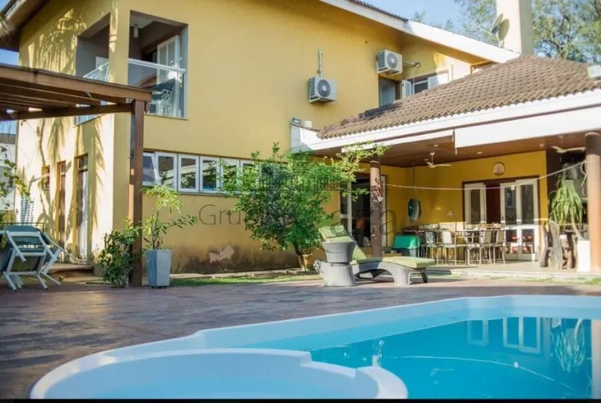 Casa em Condomínio Jacareí Condomínio Sant`anna 5 suítes 361metros.