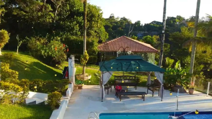 Casa Condomínio - Igaratá - Condomínio Recanto dos pássaros - 6 Dormitórios - 780m².