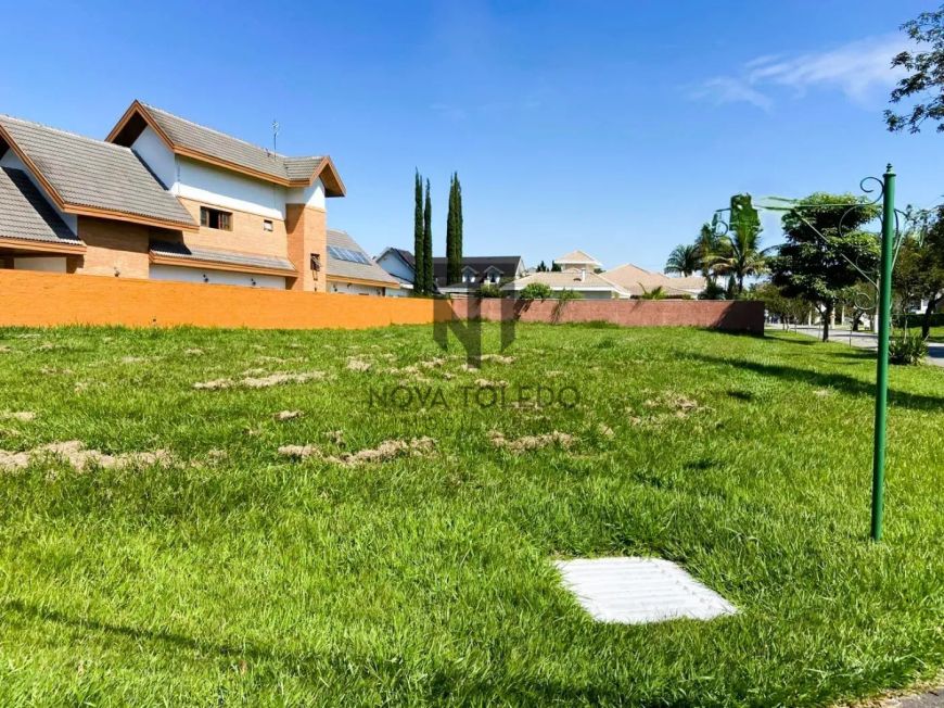 TERRENO PLANO DE ESQUINA COM 1.000,00 METROS QUADRADOS NA MELHOR LOCALIZAÇÃO DO CONDOMÍNIO MIRANTE D