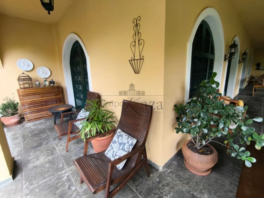 Oportunidade - Casa - Sobrado - Jardim Beira Rio - Jacareí - 4 dormitórios - 469m².