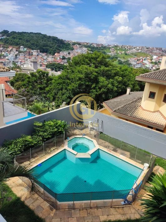 Casa Luxuosa a venda e Locação no condomínio coleginho