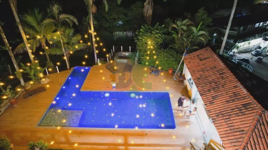 Imóvel para venda com 700 metros quadrados com 6 quartos